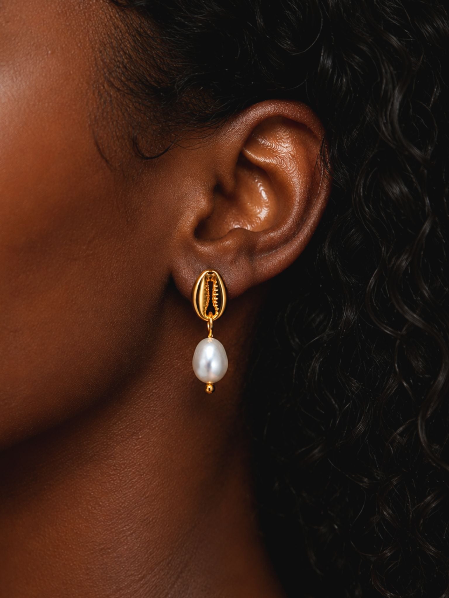 Isla Pearl Earrings